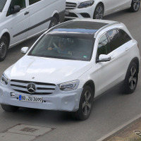 メルセデスベンツ GLC 初の改良へ、48Vマイルドハイブリッドも設定 画像