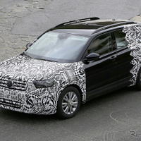 日本導入も？ ポロサイズのVW最小SUV「Tクロス」、5ドアボディをスクープ 画像