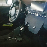トヨタ スープラ 新型、運転席を独占スクープ！ シフトまわりはBMW風？ 画像