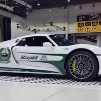 ドバイ警察、今度はポルシェ 918スパイダー をパトカーに配備 画像