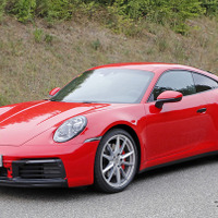 赤いボディの「S」も捕捉…ポルシェ 911 新型、発表直前フルヌード 画像