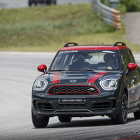 【MINI ジョン クーパーワークス 海外試乗】サーキットで見た“実力”と“新たな一面”…九島辰也 画像