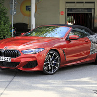 BMW 8シリーズカブリオレ、その全貌がほぼ丸見え…これが530馬力「M」だ！ 画像