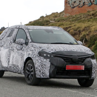 ルノー「ルーテシアSUV」をスクープ！EVには日産リーフの技術も 画像