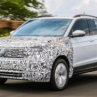 VWの小型SUV『Tクロス』、開発は最終段階に…最新プロトタイプの画像 画像
