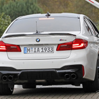 BMW M5 に最強モデルの「CS」か…謎のスポイラー、強化ブレーキも 画像