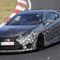 これが市販デザインだ！レクサス「RC F GT」、軽量カーボンボディがニュル激走 画像