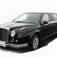 光岡、新型霊柩車2モデルを発表…ハイブリッドも設定 画像