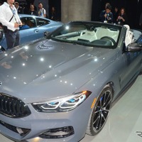 BMW 8シリーズ 新型に カブリオレ 登場、15秒でルーフ開閉…ロサンゼルスモーターショー2018 画像