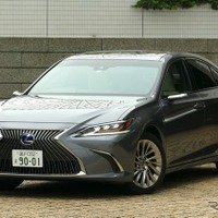【レクサス ES 新型試乗】乗り味は「LS」を超えた?デジタルミラーの使い勝手は…島崎七生人 画像