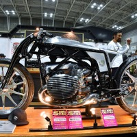 ホットロッドカスタムショーで謎のBMW空冷フラットツインが世界初披露…その正体は? 画像