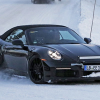 豪雪にあらわれた新型 911、610馬力の「ターボS カブリオレ」か 画像