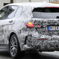 BMW 1シリーズ 新型、最終デザインほぼ見えた…3ドア廃止で3月デビュー 画像