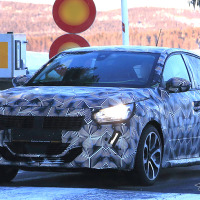 プジョー 208 新型、508 風フロントマスクに変身…航続400kmのEVも設定へ 画像