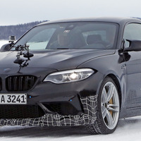 BMW M2 に最速の「CS/CSL」設定へ…雪上で実車をスクープ 画像