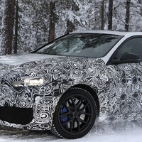 BMW 2シリーズ グランクーペ、306馬力の「M」をスクープ！雪上を激走 画像