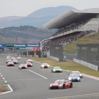 【ニスモフェスティバル15】国内外で活躍したGT-Rがガチンコ勝負…白熱の「NISMO CUP」 画像