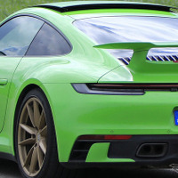 ポルシェ 911 に新たな高性能グレード？ ミステリアスな開発車両の正体は 画像