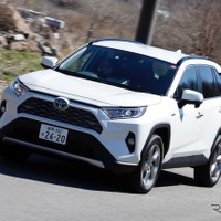 【トヨタ RAV4 新型試乗】「よい買い物をした」と思える一台では…御堀直嗣 画像