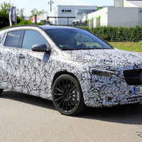 世界最強の4気筒も…メルセデスAMG GLA「35」＆「45」開発車両を徹底比較！ 画像