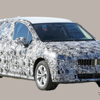 BMW アクティブツアラー 次期型、ボディ拡大＆巨大グリル装備へ…3列グランツアラーは廃止か 画像