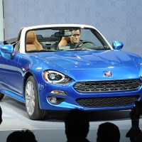 【ロサンゼルスモーターショー15】フィアット 124スパイダー に124台の発売記念車 画像