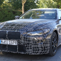 「コンセプト4」の巨大グリルはどうなる？ 新型BMW 4シリーズ グランクーペ を目撃 画像