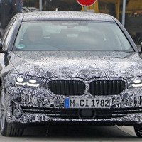 これがBMW 5シリーズ 改良新型の「顔」だ！新グリルも完全露出 画像