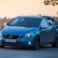 ボルボ V40 に初のスポーツディーゼル「D4 Rデザイン」…価格は459万円 画像