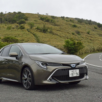 【トヨタ カローラスポーツ 450km試乗】前席重視で“ど真ん中”を外した作りのメリットとデメリット 画像
