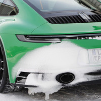 クリアテールレンズがカッコよすぎ…ポルシェ 911 GTS 新型、全部見えた 画像