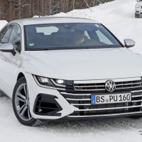 VW最強の4ドアクーペ誕生へ…『アルテオン』初の「R」は新開発V6で400馬力!? 画像