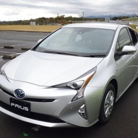 【トヨタ プリウス 新型】バッテリーの後席下移設で得たメリットとデメリット…新旧パッケージング比較 ラゲッジ編 画像