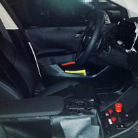 BMW 2シリーズ アクティブツアラー 次期型、運転席を激写！3列シート追加も？ 画像