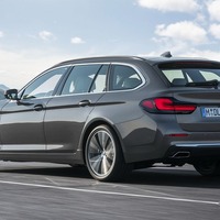 BMW 5シリーズ、ワゴンの「ツーリング」にも改良新型…欧州発表 画像