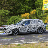 BMWのミニバンは走りが違う！アクティブツアラー「Mスポーツ」がニュルにあらわる 画像