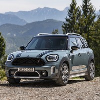【MINI クロスオーバー 改良新型】力強いエクステリアに刷新、価格は430万円より 画像
