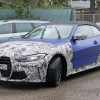 ソフトトップの「M」…BMW M4カブリオレ、フローズンブルーの試作車を目撃 画像