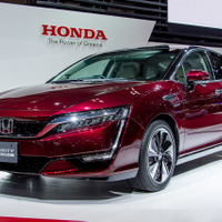 【東京モーターショー15】ホンダの新型FCVは「クラリティ フューエル セル」…2016年3月よりリース販売 画像