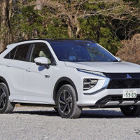 【三菱 エクリプスクロス PHEV 新型試乗】高級車に迫る乗り心地を演出している…丸山誠 画像