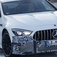 4ドアクーペ最速か!? メルセデスAMG GT の新グレード「73e」プロトタイプを初スクープ 画像