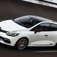 ルノー ルーテシア RS の「トロフィー」…ニュル最速のホットハッチに 画像