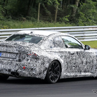 BMW M2クーペ 新型プロトタイプをニュルで再び目撃…どう進化する？ 画像