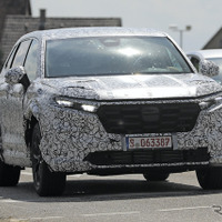 ホンダ CR-V 次期型をスクープ！シャープなフロントマスク鮮明に 画像