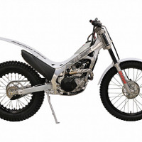 HRC、市販トライアルマシン RTL300R を発売 画像