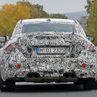 巨大エキゾーストパイプの迫力！BMW『M2コンペティション』新型を初スクープ 画像