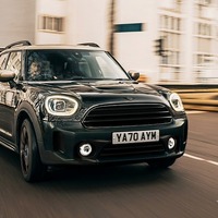 MINI クロスオーバー、内外装「ブラック」の特別仕様車発売 画像