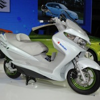 【新聞ウォッチ】スズキ、世界初の燃料電池二輪車の公道走行実験を開始へ 画像