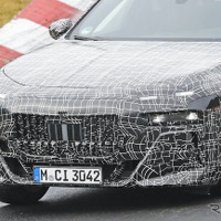さらにグリル拡大!? BMW 7シリーズ 次期型、フロントバンパー形状をスクープ 画像