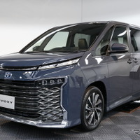 【トヨタ ノア/ヴォクシー 新型】個性的な“顔”で全面刷新、スマホで自動駐車も…価格は267万円より 画像